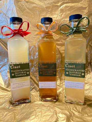 Bottles Epicurean Eisel Raw Vinegar with colorful bows